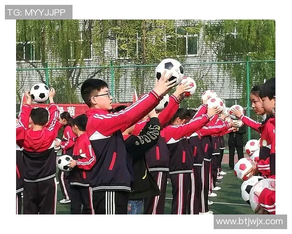 方姓足球巨星崛起记 纵横绿茵场展现不凡才华