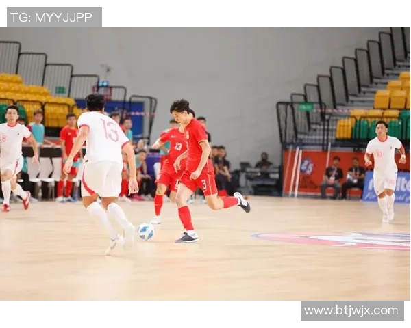 球星挑战五人制足球精彩对决，激烈比赛瞬间不容错过