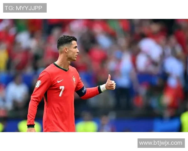 足球巨星赛场怒喷脏话引热议 球迷媒体聚焦体育精神与情绪管理 足球巨星赛场怒喷脏话引热议 球迷媒体聚焦体育精神与情绪管理